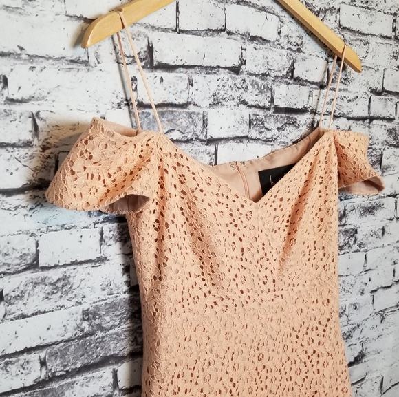 RARE Nicole Miller Lace Dress 💕 - Picture 5 of 7